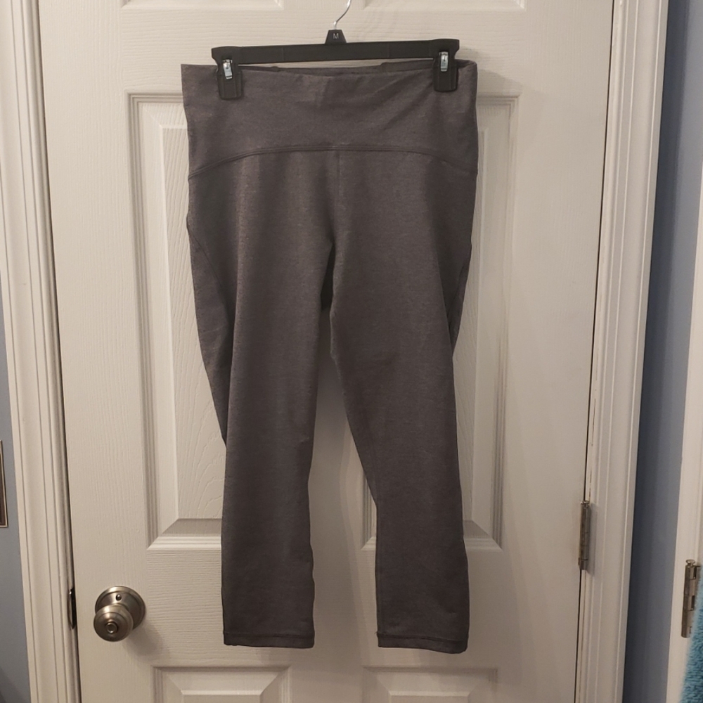 Excellent condition Lululemon gray crops